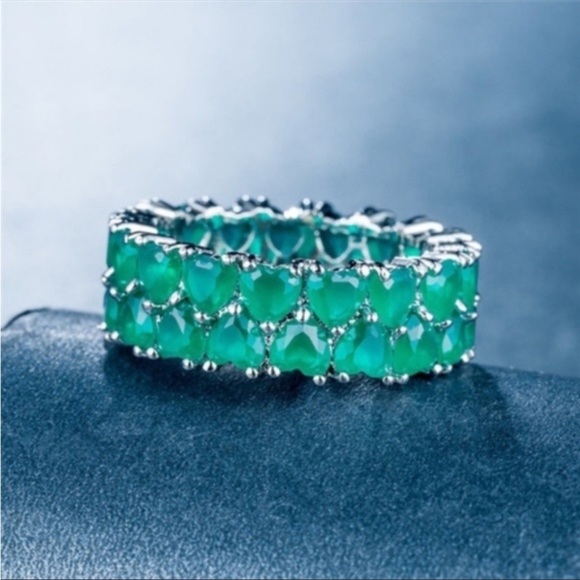 New Luxury 925 Silver Heart Shape Emerald Ring New - Picture 2 of 3